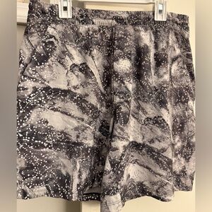 Lululemon Mens Pace Breaker Shorts Black/Grey Speckled M Inseam 5"